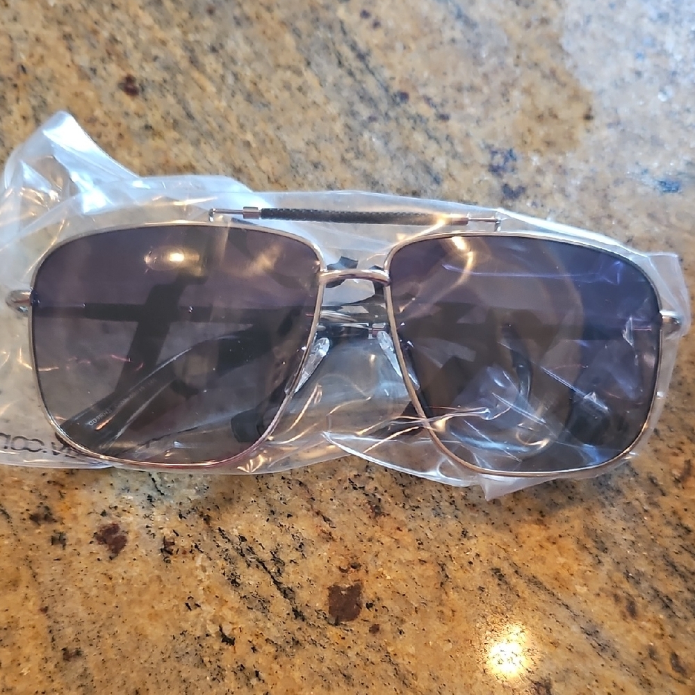 Stylish Silver Aviator Sunglasses